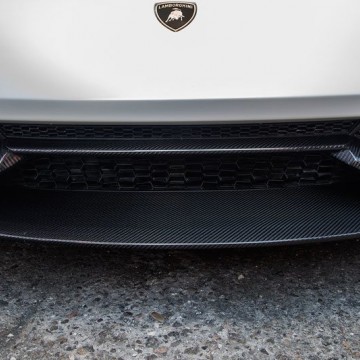 Карбоновая центральная нижняя часть переднего спойлера Novitec Style для Lamborghini Huracan
