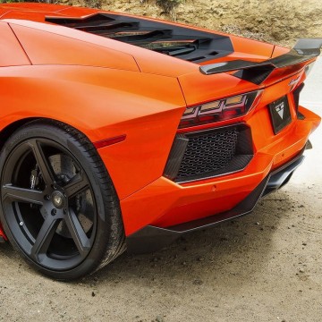 Карбоновая рамка решетки на задний бампер Vorsteiner Style для Lamborghini Aventador