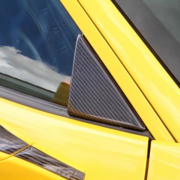 Карбоновая треугольная крышка на боковое окно Novitec Style для Ferrari 488 GTB