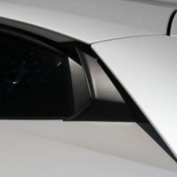 Карбоновые воздухозаборники у боковых стекол Novitec Style для Lamborghini Aventador