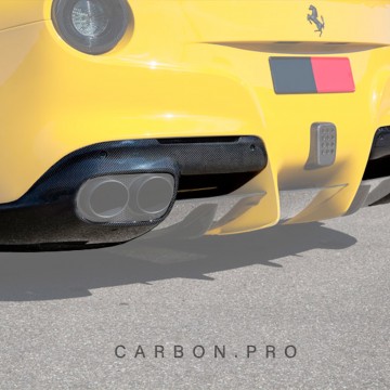 Карбоновые вставки вокруг насадок на задний бампер Novitec Style для Ferrari F12 Berlinetta