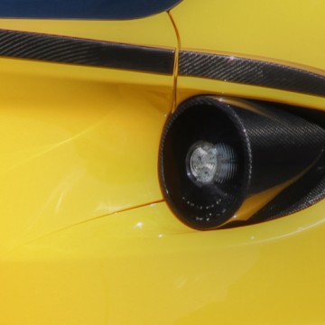 Карбоновый чехол для задних фонарей Novitec Style для Ferrari FF