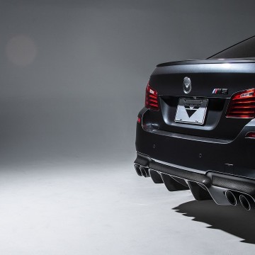 Карбоновый спойлер на багажник Vorsteiner Style для BMW M5