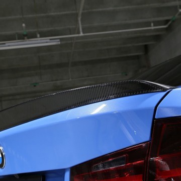 Карбоновый спойлер на багажник для BMW M3