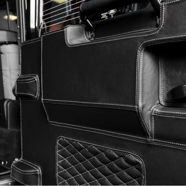 Обшивка панели двери багажника Kahn Design для Land Rover Defender